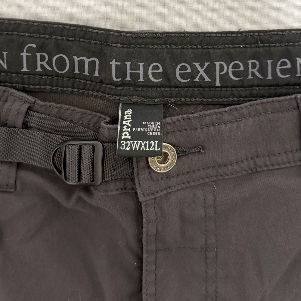 Prana Zion Mens Hiking Shorts Charcoal Grey Size 32W x 12L Cargo Stretch Outdoor - Picture 2 of 6